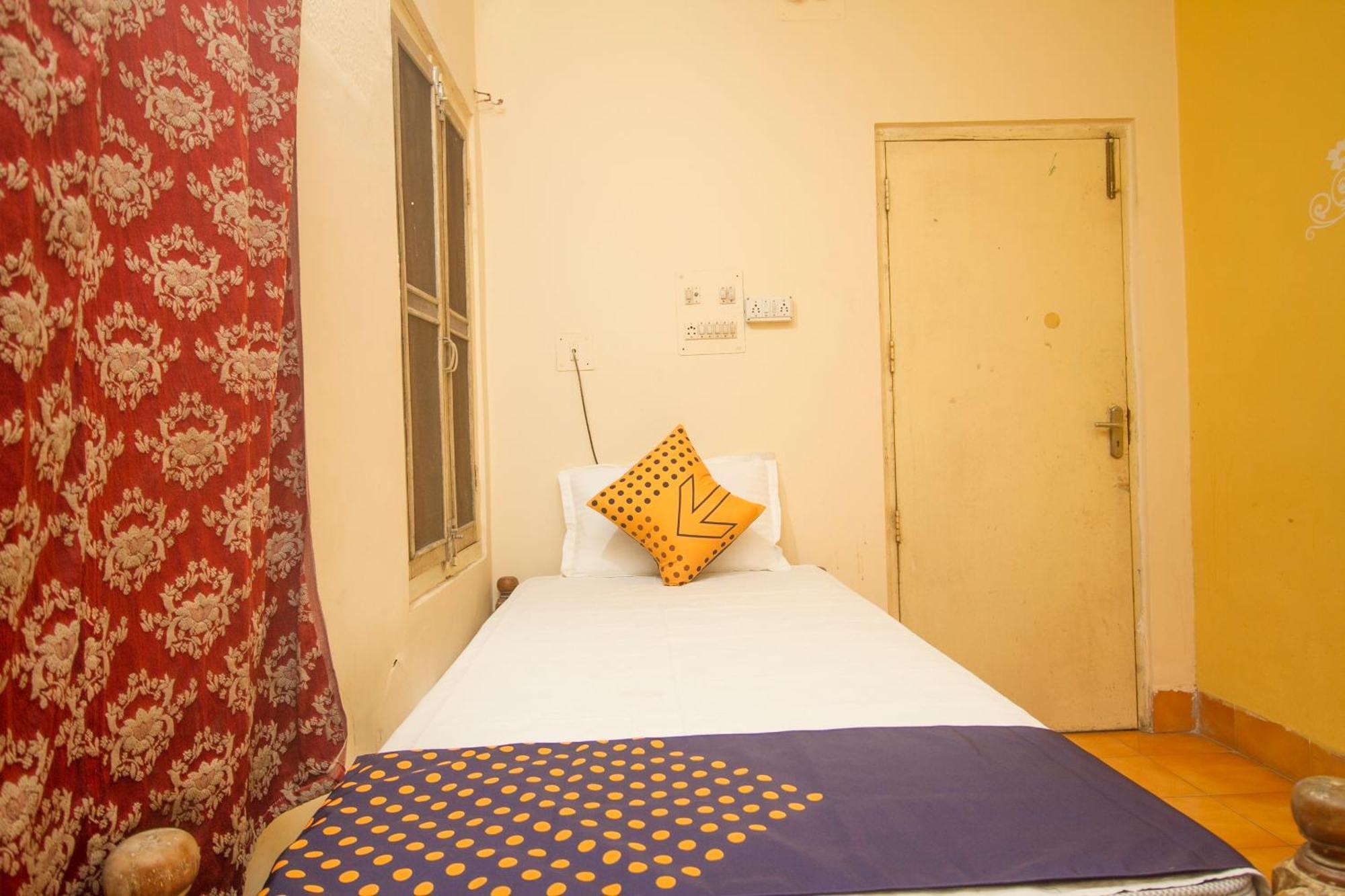สปอต ออน 48821 โฮเต็ล จิตรา Hotel Alipur Duar ภายนอก รูปภาพ