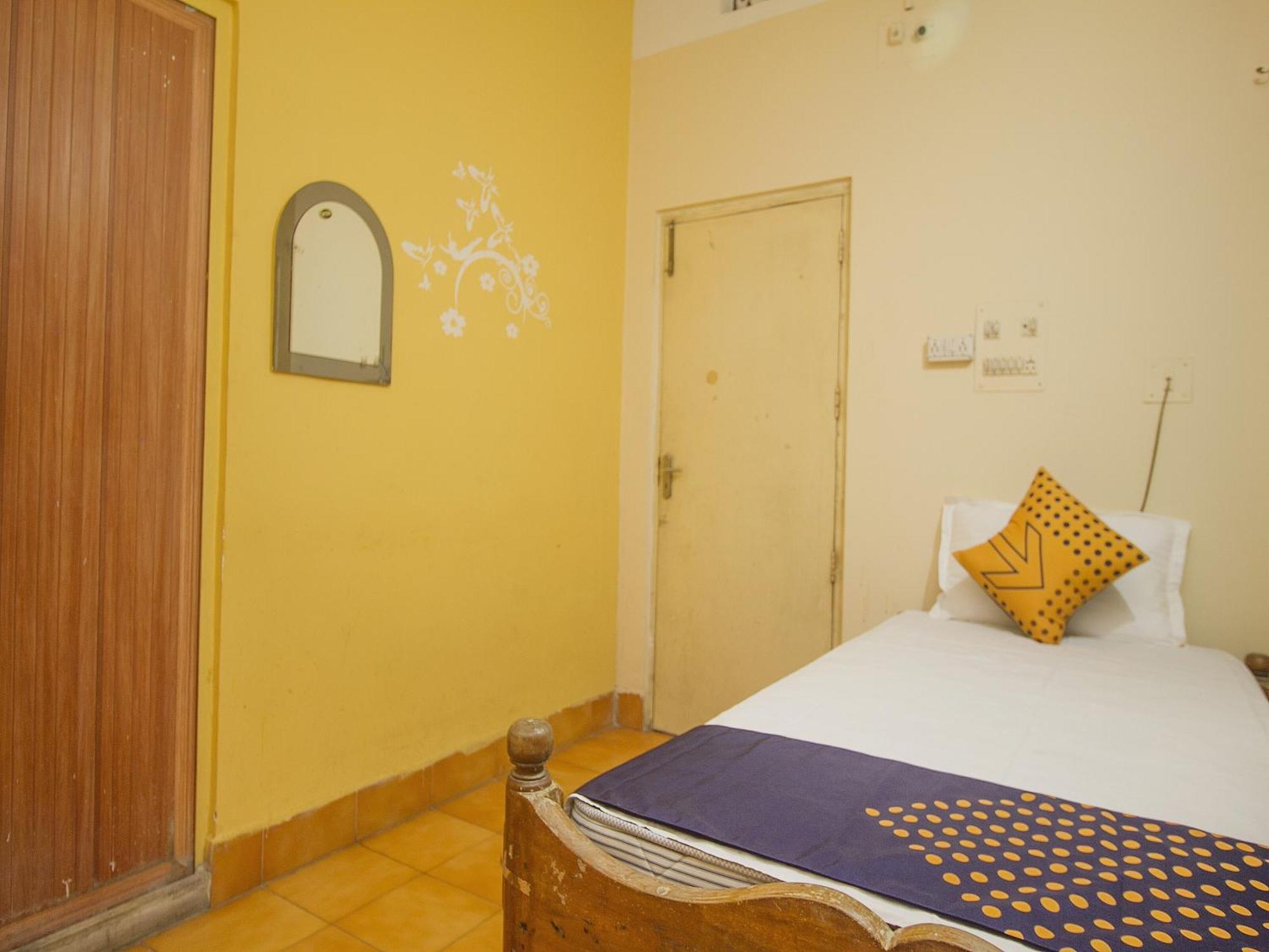 สปอต ออน 48821 โฮเต็ล จิตรา Hotel Alipur Duar ภายนอก รูปภาพ